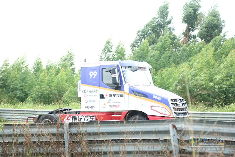 东风柳汽乘龙T7、H7卡赛推介会