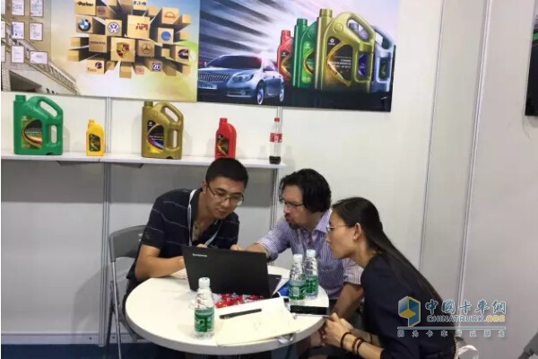 龙蟠润滑油亮相第十一届中国国际汽车商品交易会