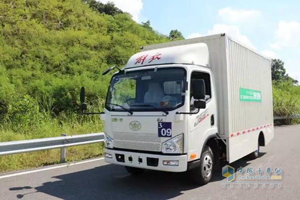 解放J6F纯电动物流车