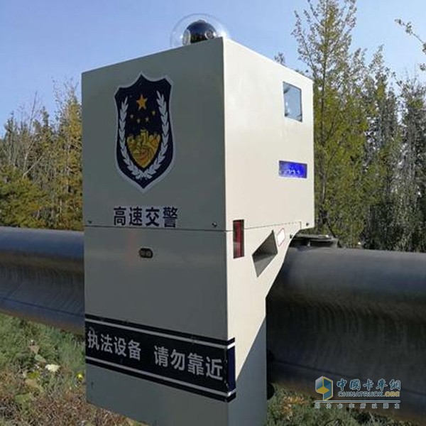 “电子巡逻交警”在首都机场高速路“上岗”