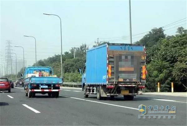 卡车