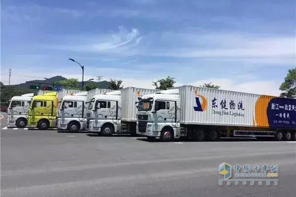 中国重汽汕德卡
