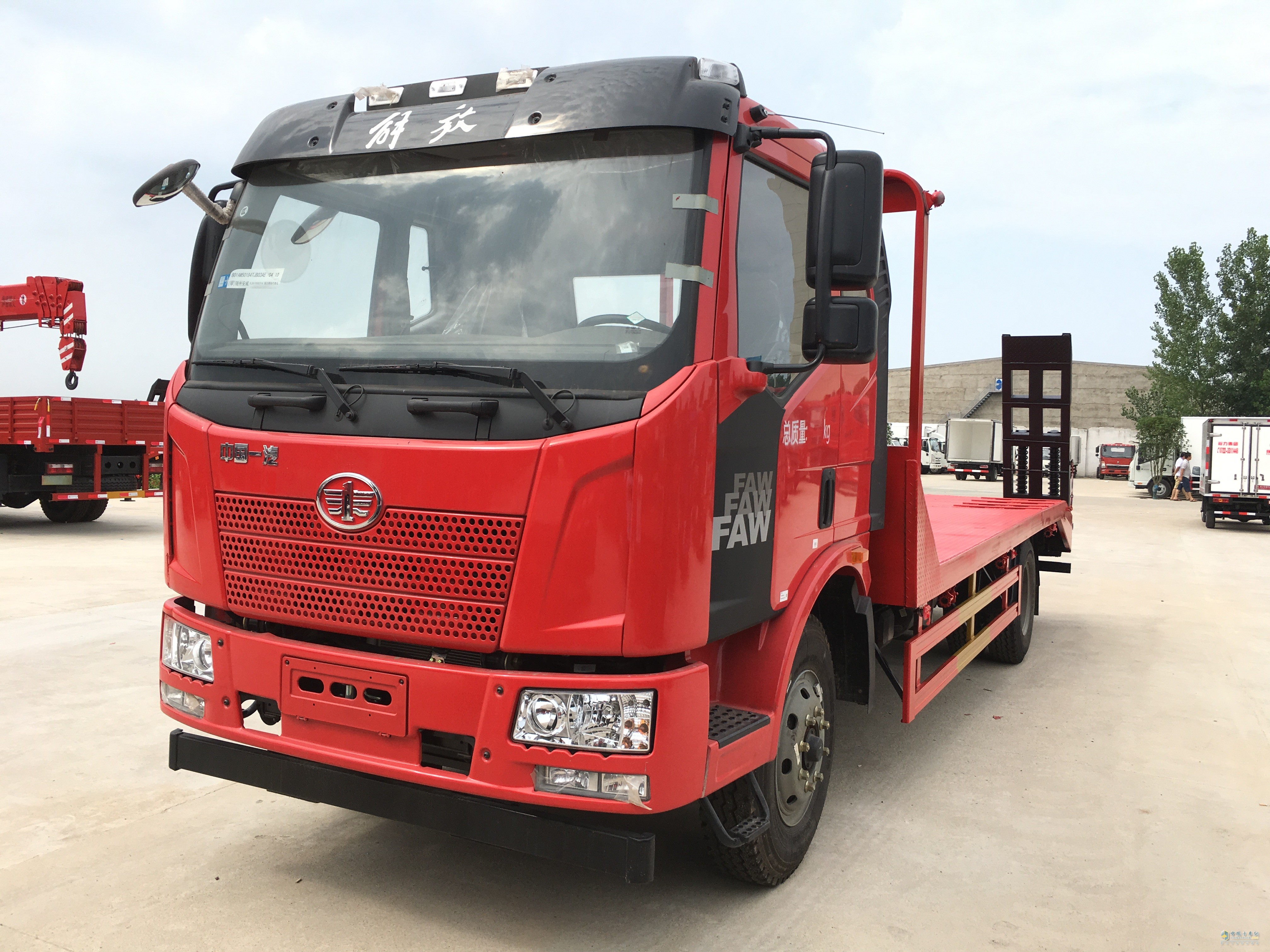 【图】中国重汽 HOWO MAX 460马力 8X4 9.55米厢式载货车(国六)(ZZ5317XXYV446KF1)_实拍图片 ...