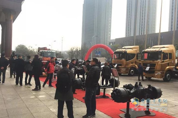 华菱汉马H7巡展车队来到了淄博市