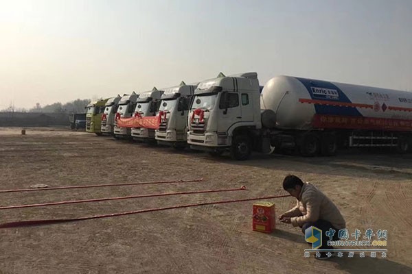 陕西屹立通批量购入中国重汽