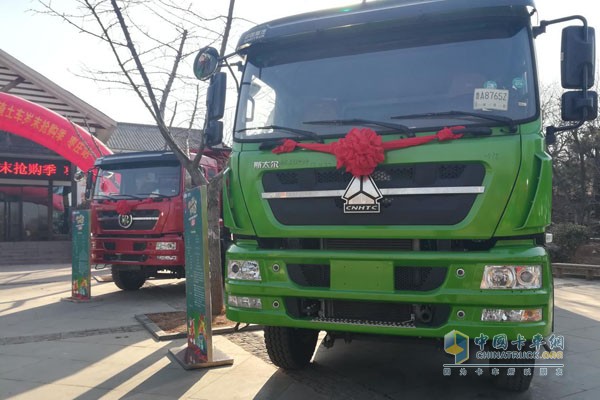 中国重汽商用车新斯太尔智能渣土车