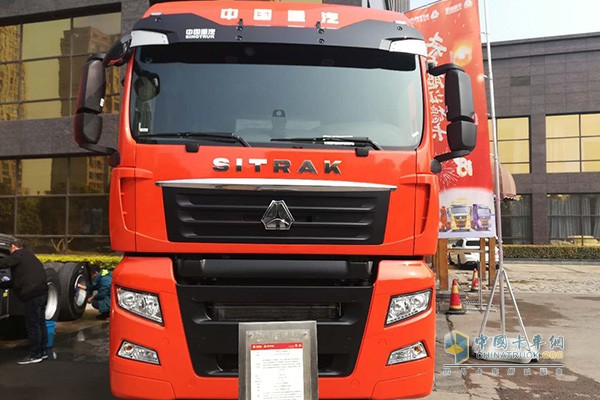 中国重汽商用车汕德卡智能卡车