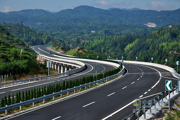 黄水公路服务区破土动工