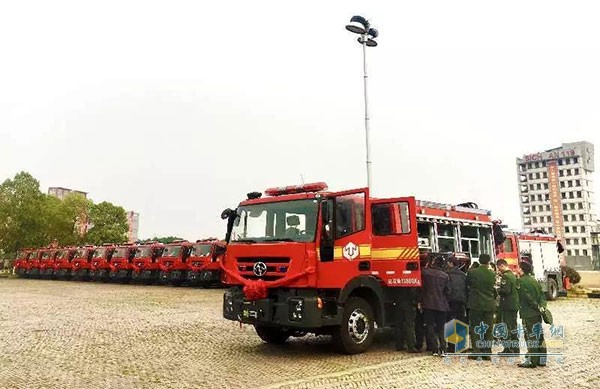 上汽红岩四门消防车