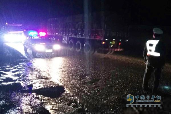 雨夜行车