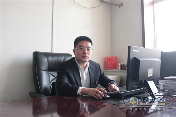 一汽解放汽车销售有限公司市场部部长吕武峰先生