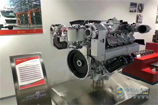 中国重汽V8发动机