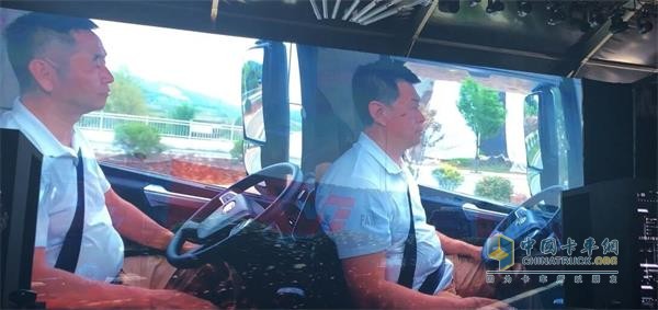 一汽解放无人驾驶卡车的现场实操视频截图