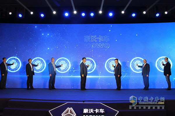 中国I代智能卡车豪沃T7H上市