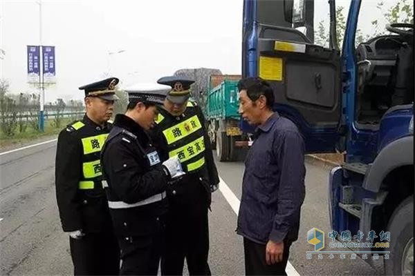 联合执法，执法人员不得现场收取罚金