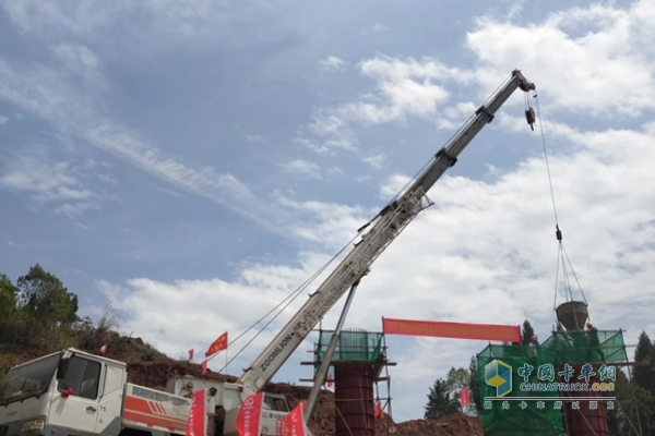 建设中的成资渝高速公路