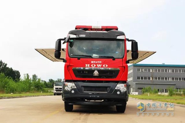 中国重汽移动供气消防车