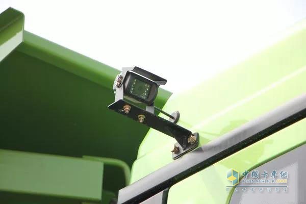 陕汽德隆M3000渣土车整车设计了6路摄像头