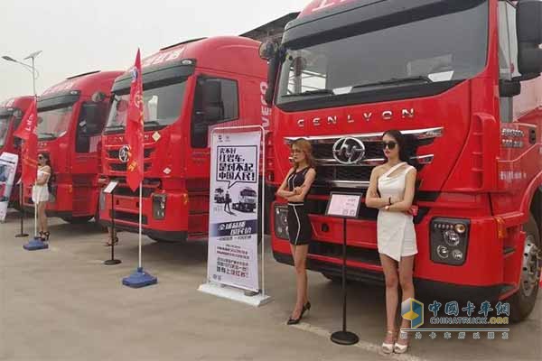 2018年首届大型卡车车展上汽红岩展区
