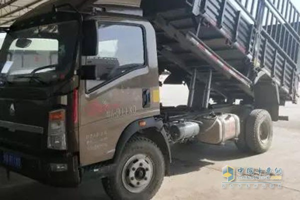 HOWO轻卡多功能复合型运输车