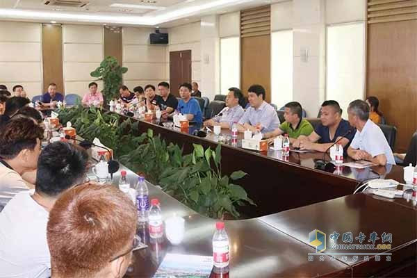 深圳宏驰自卸车VIP客户参访团参观结束座谈会