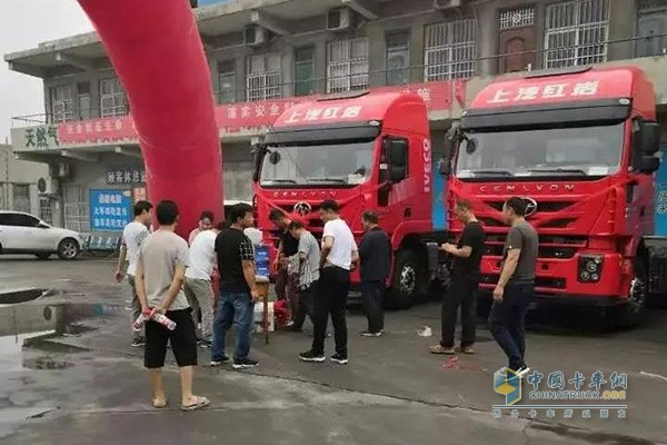 上汽红岩危险品运输车