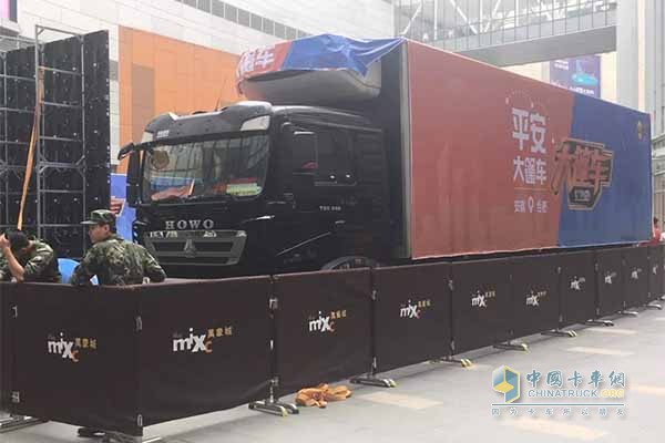 宣传推广活动车辆--中国重汽豪沃T5G箱式冷藏车