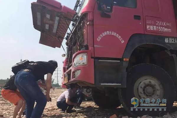 中国重汽集团工程师对车辆故障现场调研、以便后期质量提升