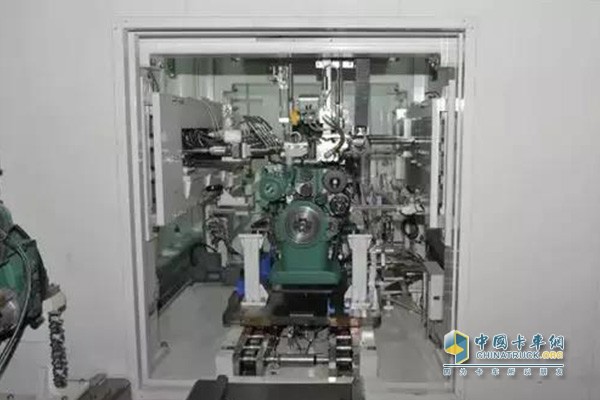 一汽解放发动机事业部应用国内首次实现重型柴油机生产线冷试工艺