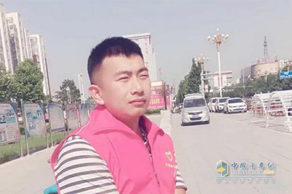 赵文广虽是1991年出生，驾龄却有十多年了