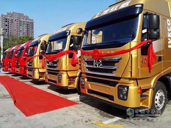 第一款智能网联6×6全驱大件运输车