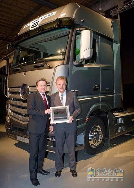 奔驰卡车新ACTROS当之无愧地获得了2012年度的欧洲可持续发展交通运输奖