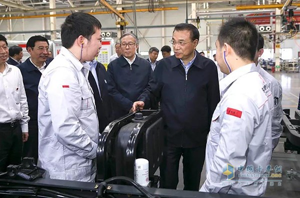 国家领导人视察东风商用车重卡新工厂