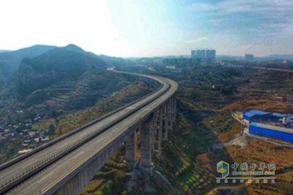 镇毕高速公路全线通车，昭通市有了首条连通贵州的高速公路