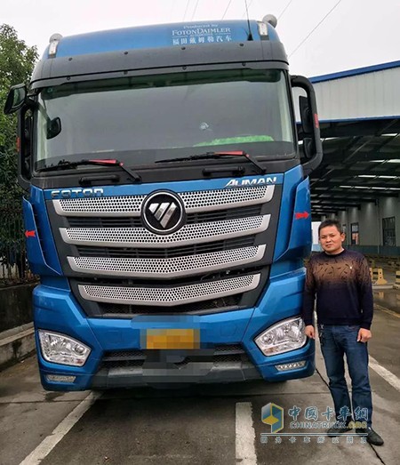 江西宜春的唐师傅与他的欧曼EST卡车