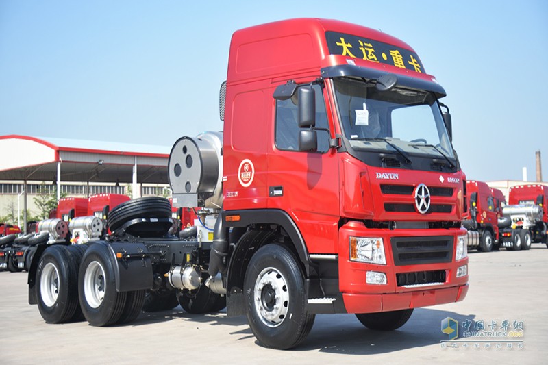 大运重卡 新N8E 6×4 380/400马力LNG系列牵引车