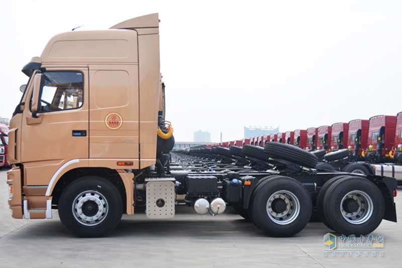 大运重卡 N9H系列 6×4 400-490马力 牵引车（奔驰发动机）