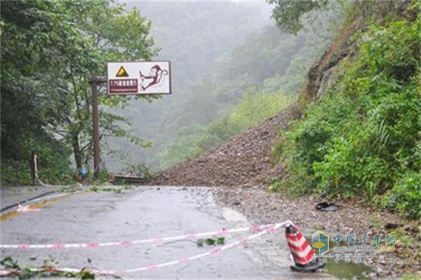 四川省多条线路受降雨影响