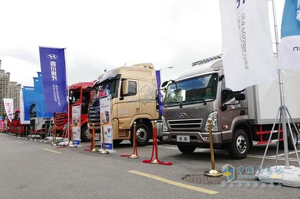 创虎、盛图展车