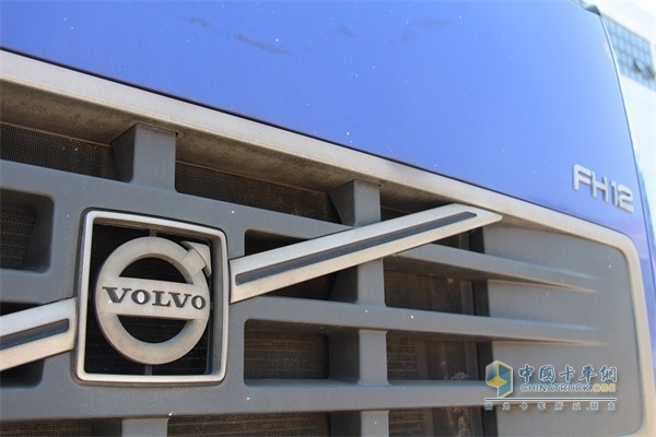 带有年代感的VOLVO标志