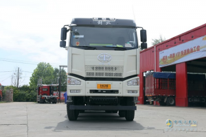 解放 J6P 390马力 8X4 混凝土搅拌车(凌宇牌) 