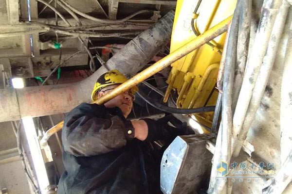内蒙古准格尔矿山的服务人员在过年期间为客户提供服务