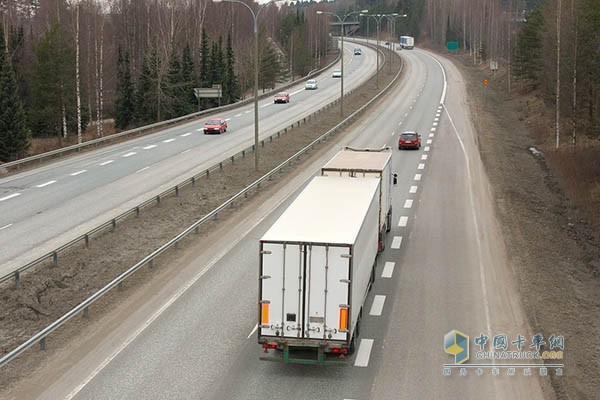 高速上的重型货车