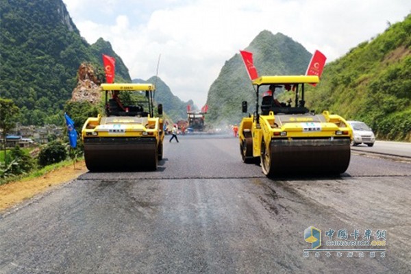 建设中的靖龙高速公路