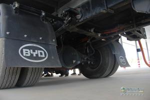 比亚迪T5 4.5吨 4.1米单排厢式纯电动轻卡(BYD5040XXYBEV)