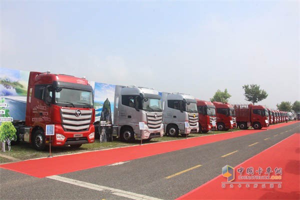搭载采埃孚全新变速箱TraXon的福田欧曼EST超级卡车