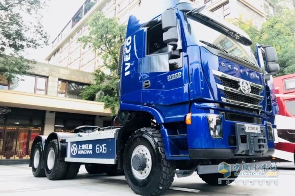 智能网联6×6全驱大件运输车