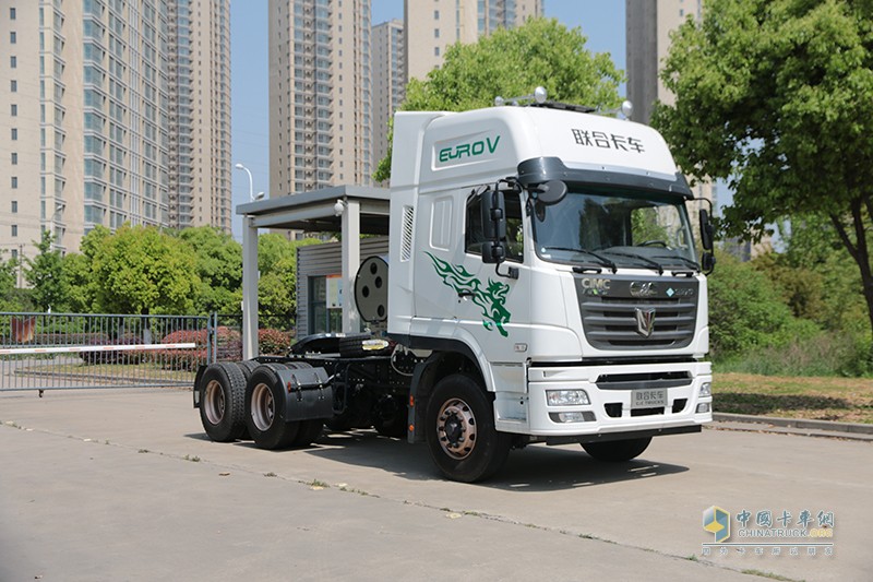 联合卡车 E370重卡 370马力 6X4 LNG牵引车