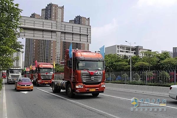 中安信物流有限公司此次购买的5台U系260马力 4×2牵引车