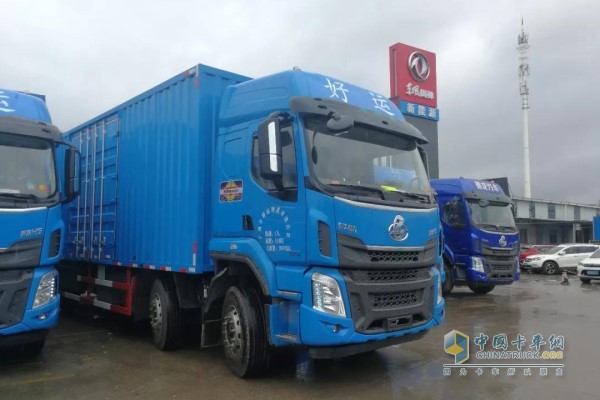 乘龙H5快递车